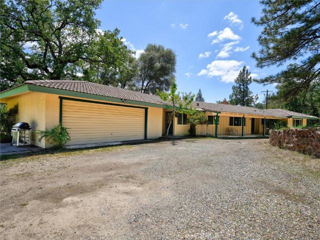 House for sale in Oakhurst, California
