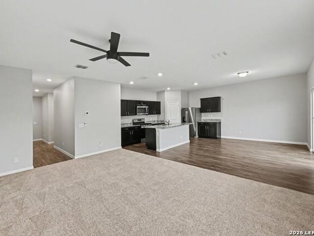 House for sale in Saint Hedwig, Texas