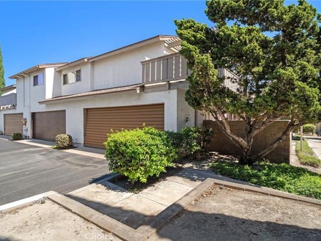Townhouse for sale in Santa Ana, California