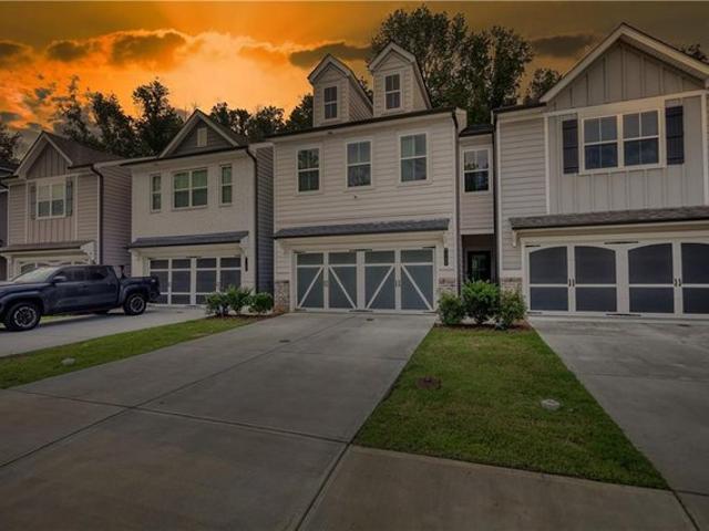 Townhouse for sale in Flowery Branch, Hall County