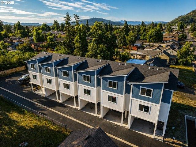 Townhouse for sale in Springfield, Lane County