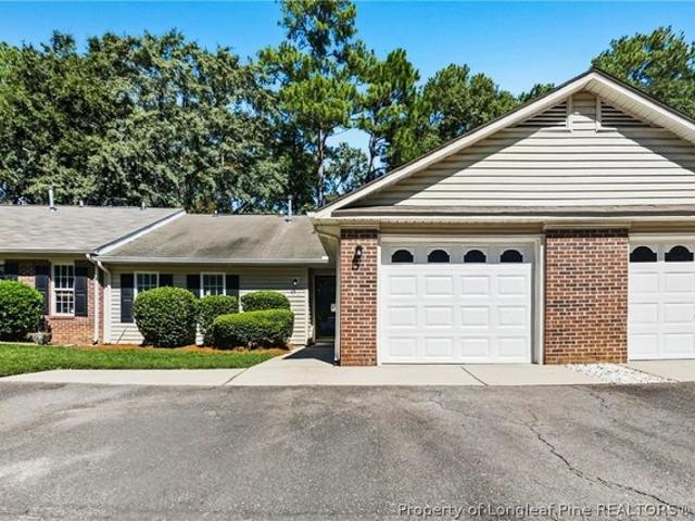 Townhouse for sale in The Beaver Lodge, Fayetteville