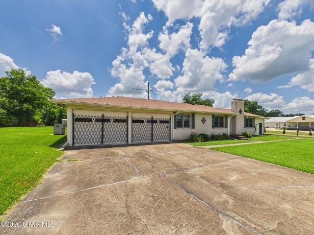 House for sale in Aberdeen, Mississippi