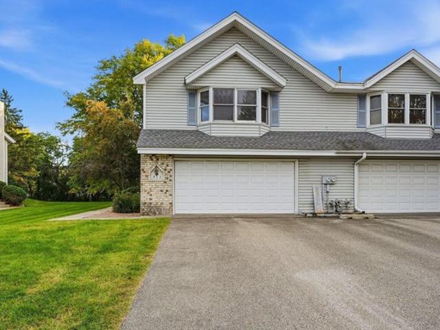 House for sale in Wood Park, Burnsville