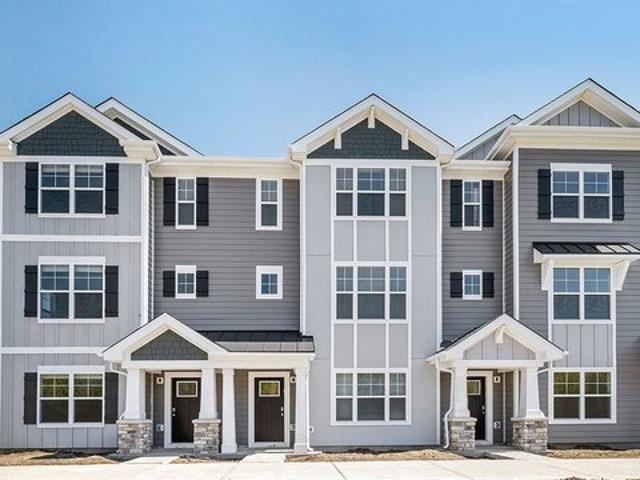 Townhouse for sale in Mundelein, Illinois