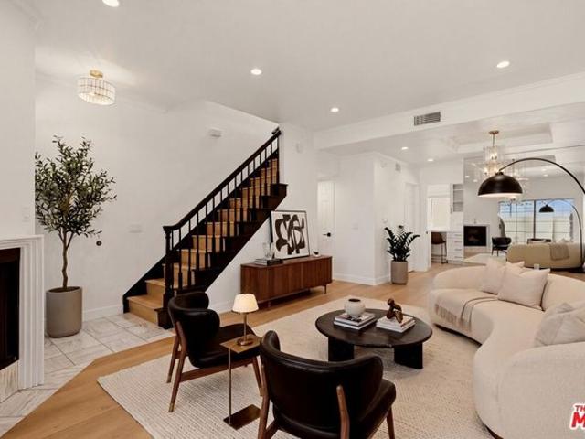 Townhouse for sale in Canoga Park, California