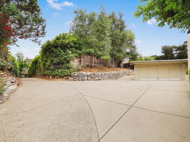 House for sale in La Canada Flintridge, California