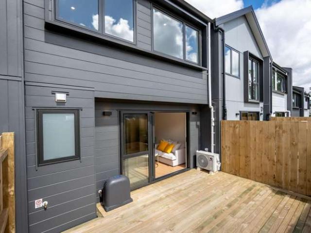 Townhouse for sale in Birkdale, Kaipātiki