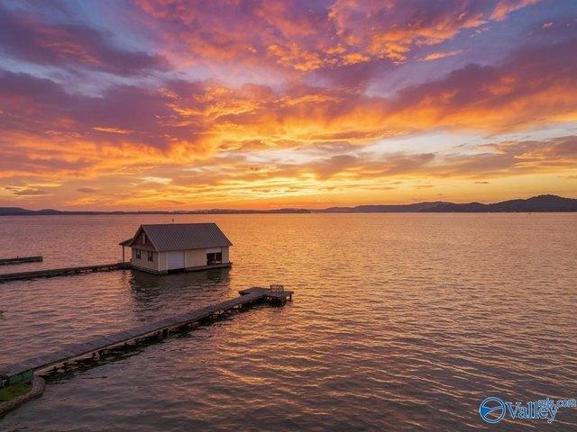 House for sale in Guntersville, Alabama
