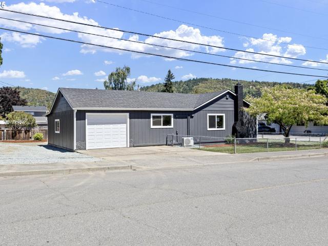 House for sale in Riddle