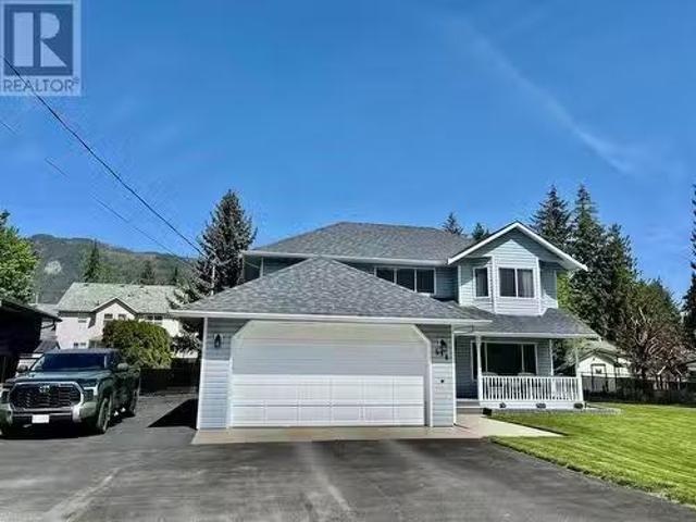 House for sale in Sicamous, British Columbia