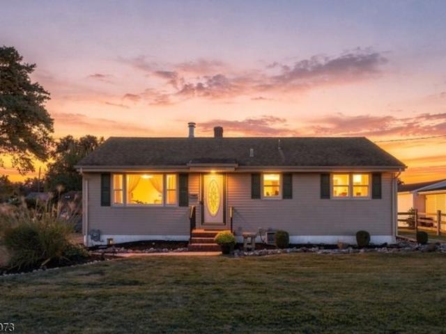 House for sale in Weston, Manville