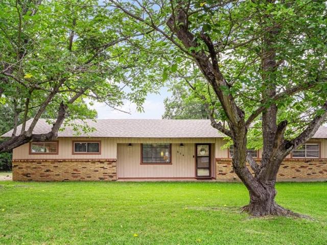 House for sale in Henderson, Texas