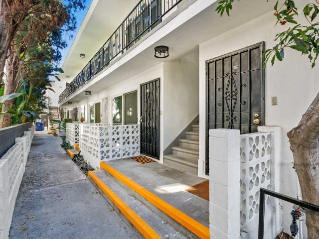 Apartment for rent in Canoga Park, California