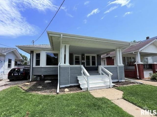 House for sale in Taylorville, Illinois