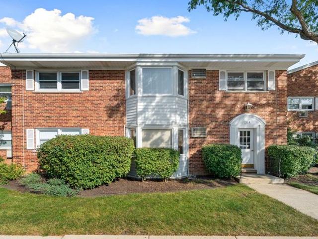 Condo for sale in Arlington Heights, Illinois