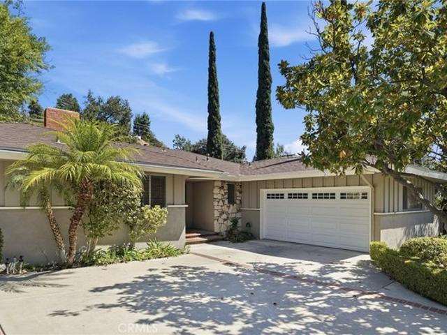 House for sale in La Canada Flintridge, California