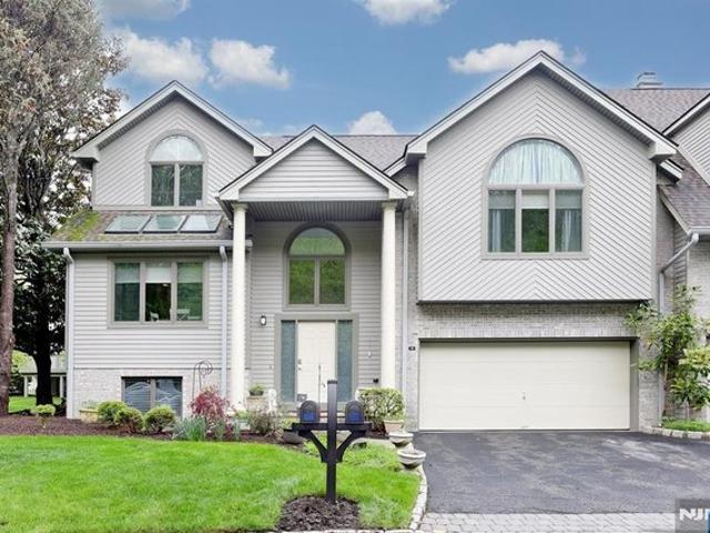 Townhouse for sale in Norwood, New Jersey