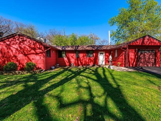 House for sale in Willow Springs, Illinois