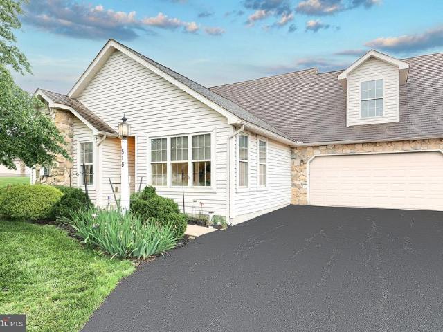 Townhouse for sale in Red Lion
