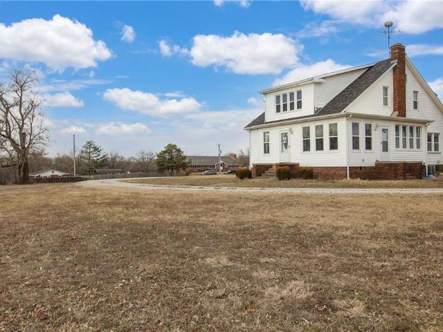 House for sale in Parsons
