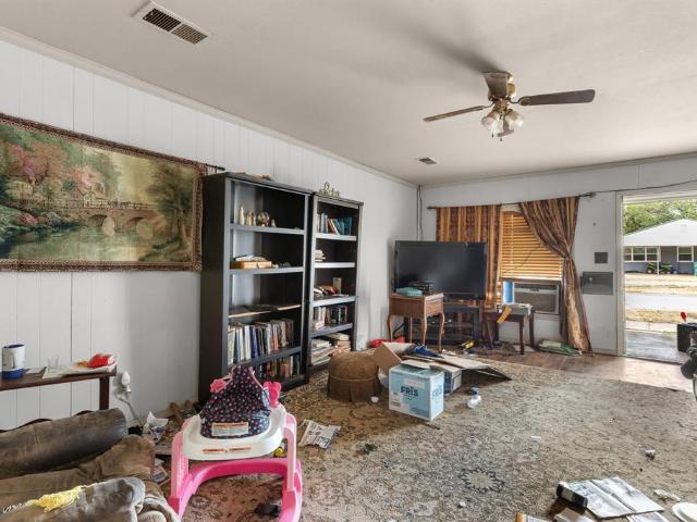 House for sale in Henrietta, Clay County