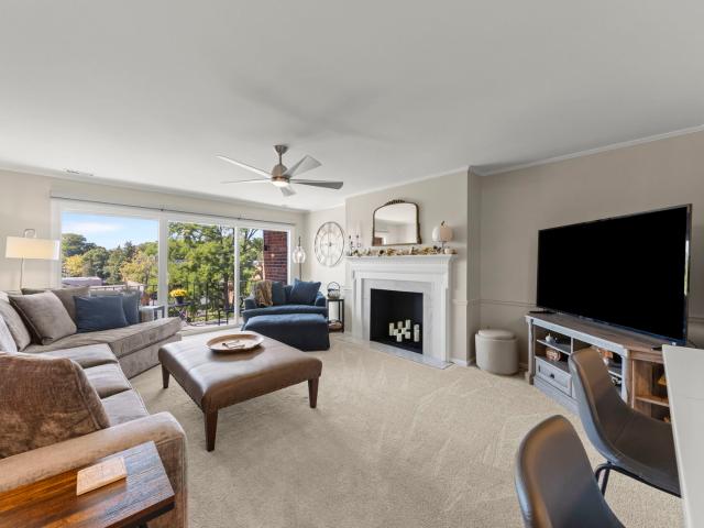 Condo for sale in Glen Ellyn, DuPage County