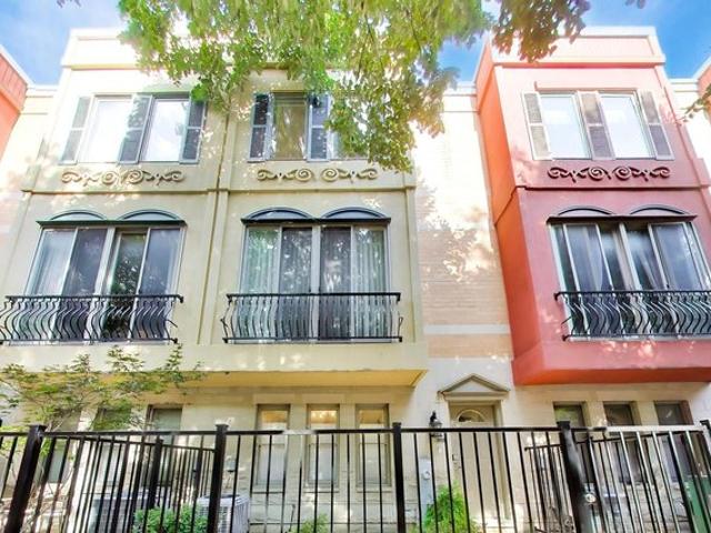 Townhouse for sale in Chicago Park, Illinois