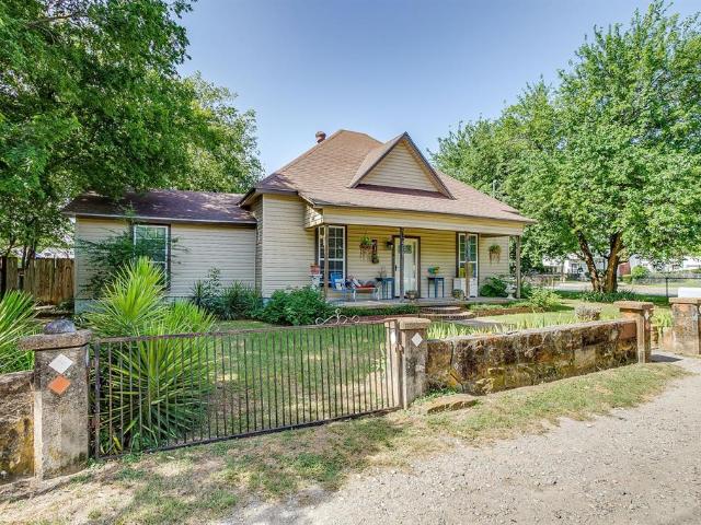 House for sale in Mineral Wells, Palo Pinto County