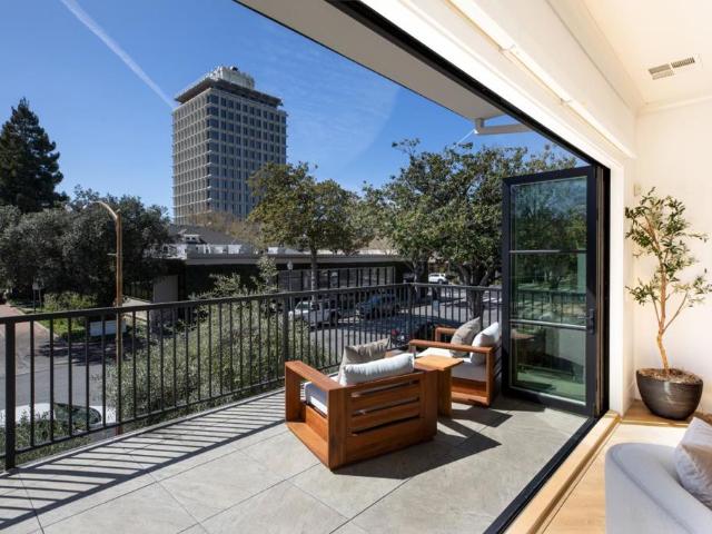 Condo for sale in Palo Alto, California