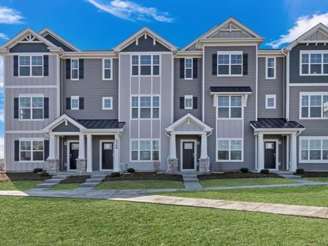 Townhouse for sale in Mundelein, Illinois