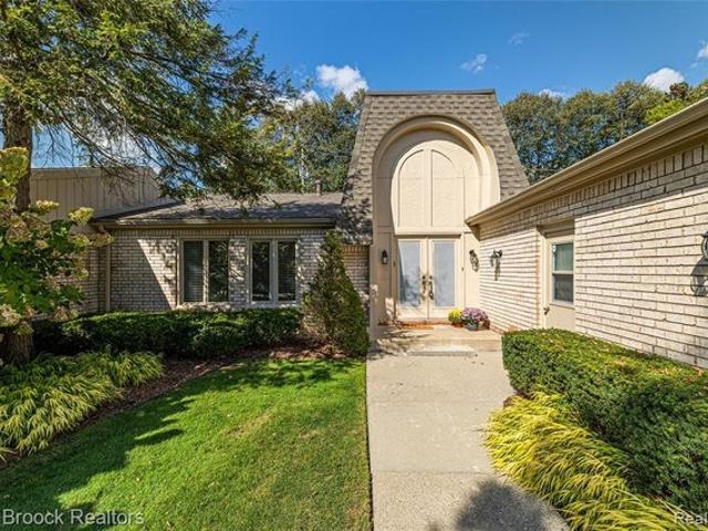 Condo for sale in Bloomfield Hills, Michigan