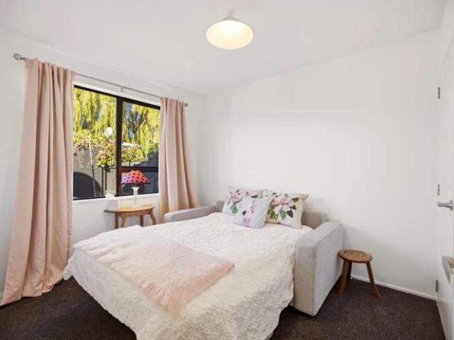 Apartment for sale in Edgeware, Canterbury