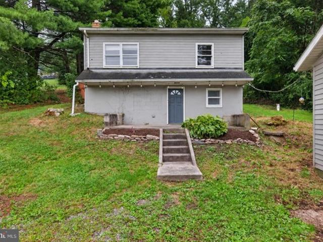House for sale in Dalmatia, Pennsylvania