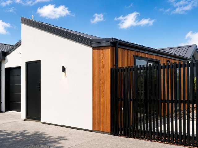 Townhouse for sale in Chaslands, Canterbury