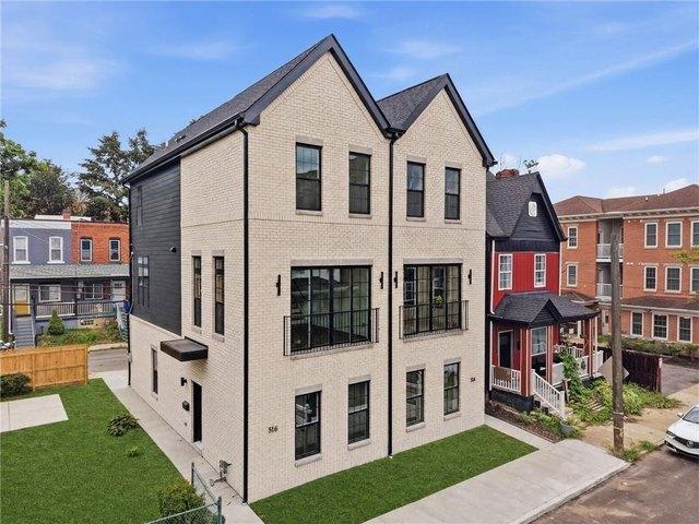 Townhouse for sale in Pittsburg, Pennsylvania