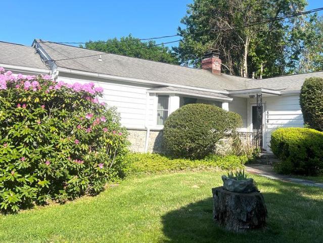 House for sale in Baldwin Place, New York