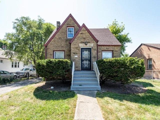 House for sale in Waukegan, Illinois