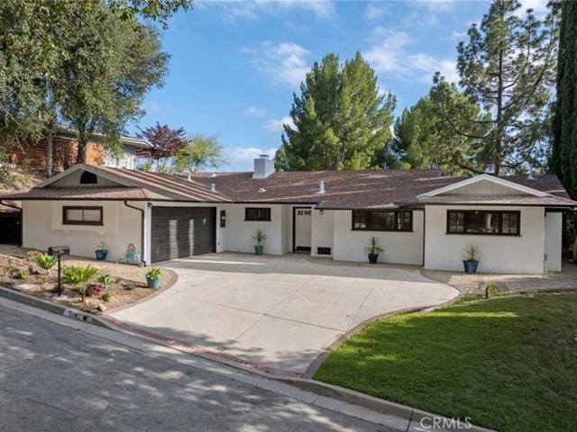 House for sale in La Canada Flintridge, California