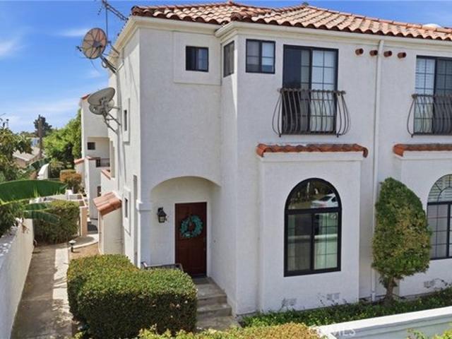 Condo for sale in Carson, California