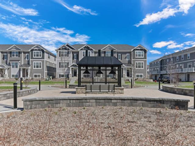 Townhouse for sale in Mundelein, Illinois