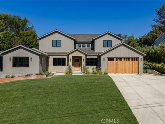 House for sale in La Canada Flintridge, California