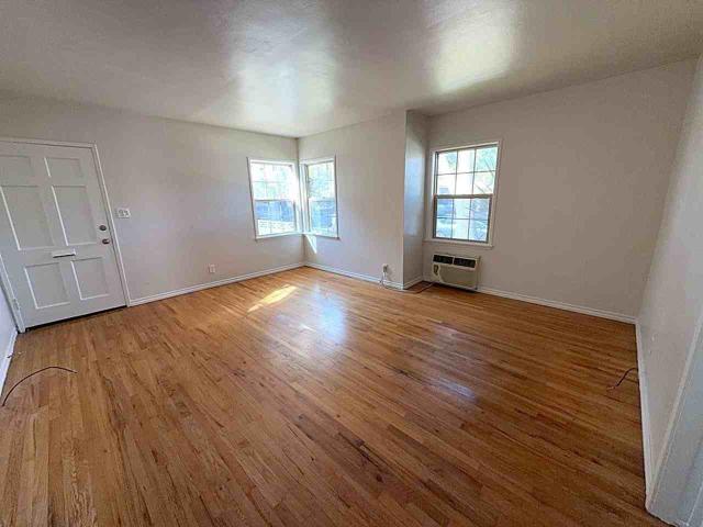 Apartment for rent in Burbank, California