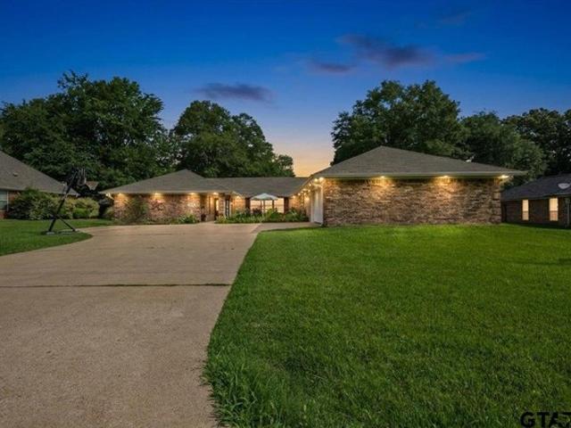 House for sale in Henderson, Texas