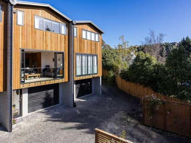 Townhouse for sale in Otakou