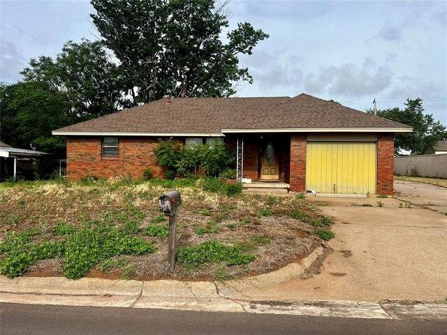 House for sale in Weatherford, Custer County