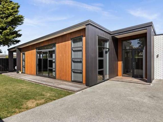 House for sale in Frimley, Hastings