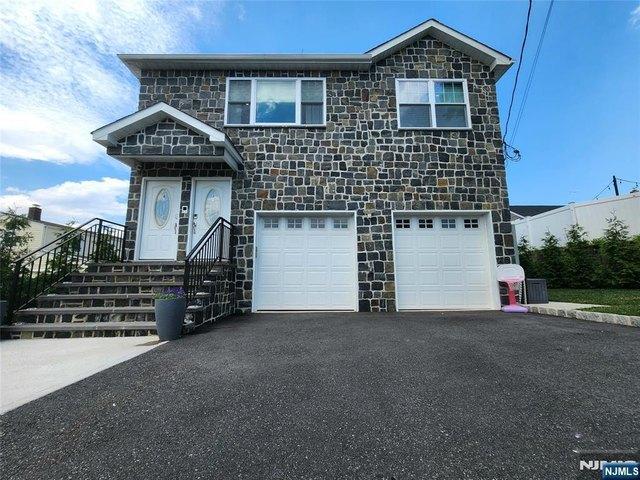 House for sale in Lyndhurst, New Jersey