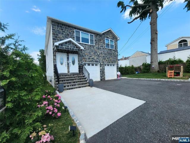 House for sale in Lyndhurst, New Jersey