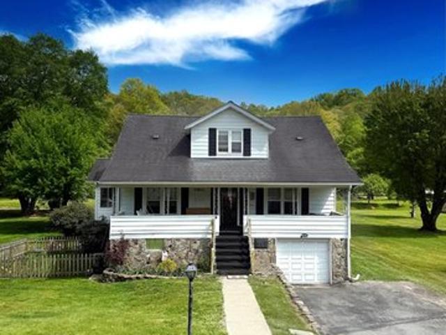 House for sale in Glen Daniel, West Virginia